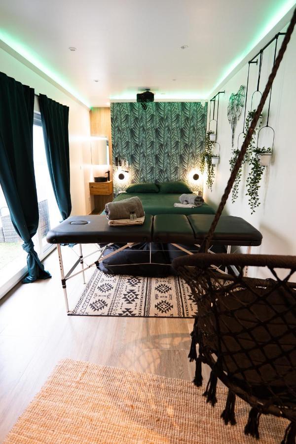 Capsule Thailande I Sauna I Balnéo I Console I jeux en bois I Cinéma I cour intérieure Trith-Saint-Leger Esterno foto