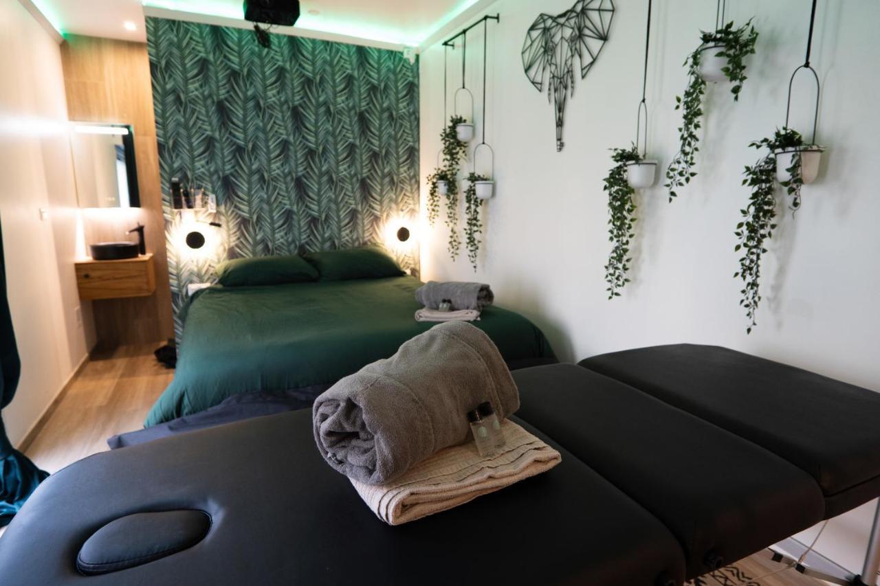 Capsule Thailande I Sauna I Balnéo I Console I jeux en bois I Cinéma I cour intérieure Trith-Saint-Leger Esterno foto
