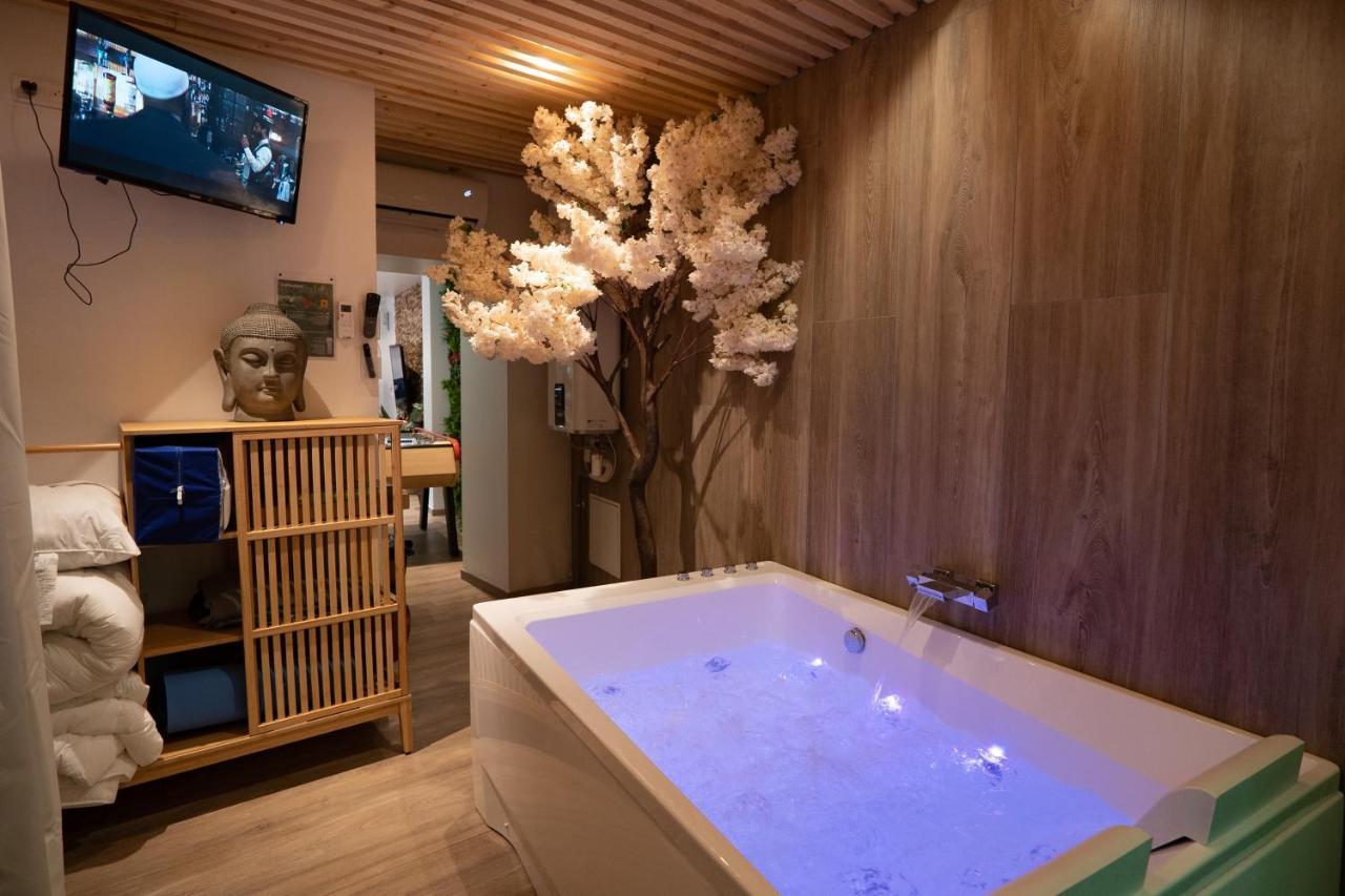 Capsule Thailande I Sauna I Balnéo I Console I jeux en bois I Cinéma I cour intérieure Trith-Saint-Leger Esterno foto