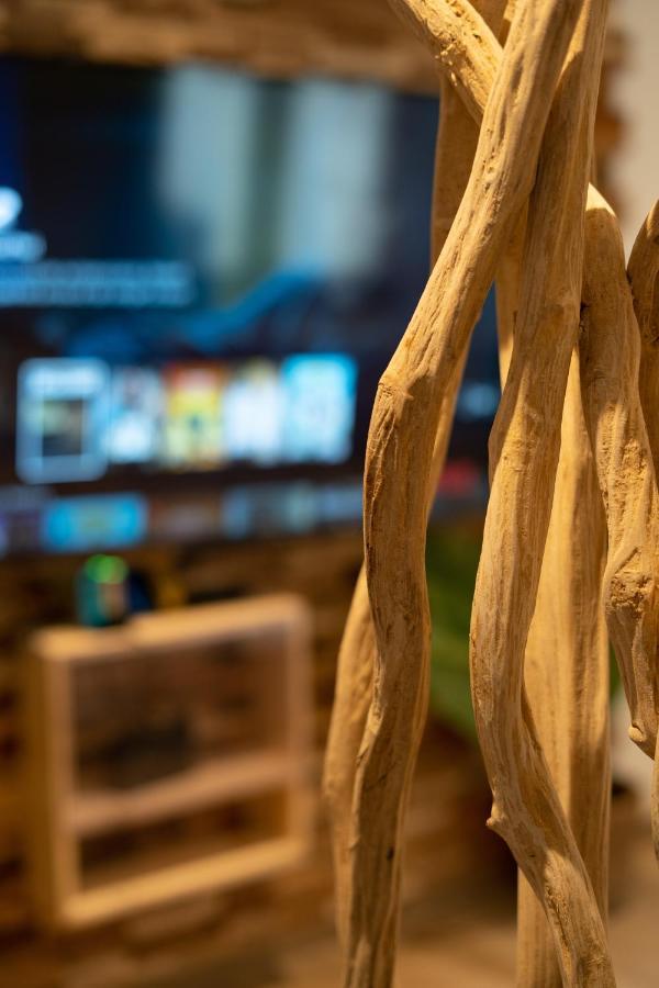 Capsule Thailande I Sauna I Balnéo I Console I jeux en bois I Cinéma I cour intérieure Trith-Saint-Leger Esterno foto